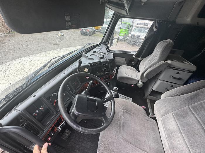 Used 2003 VOLVO VNL 64T