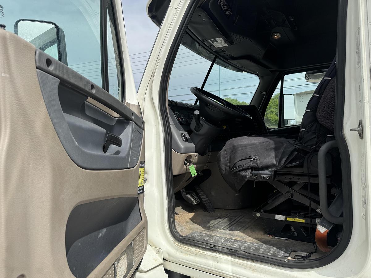 Used 2016 Freightliner® CASCADIA