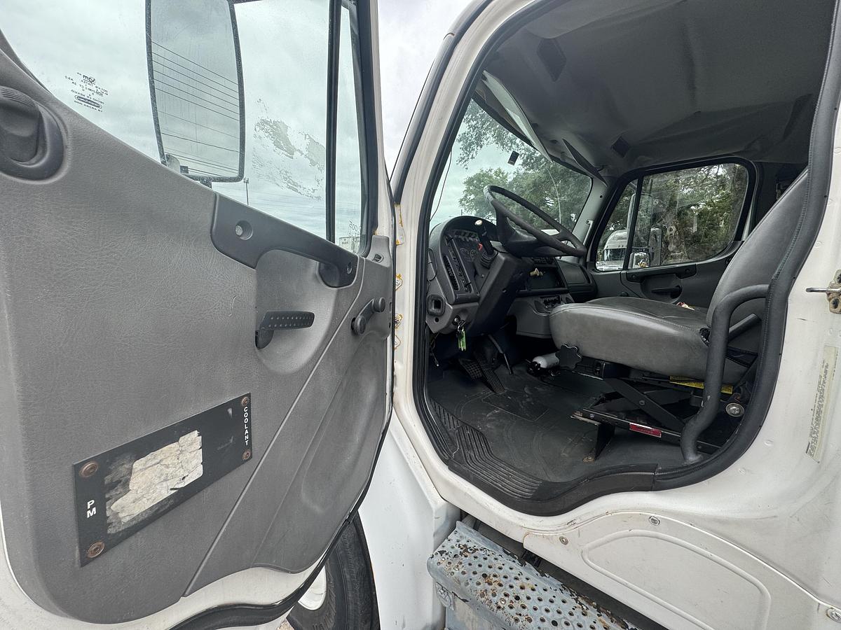 Used 2006 Freightliner® M2 106