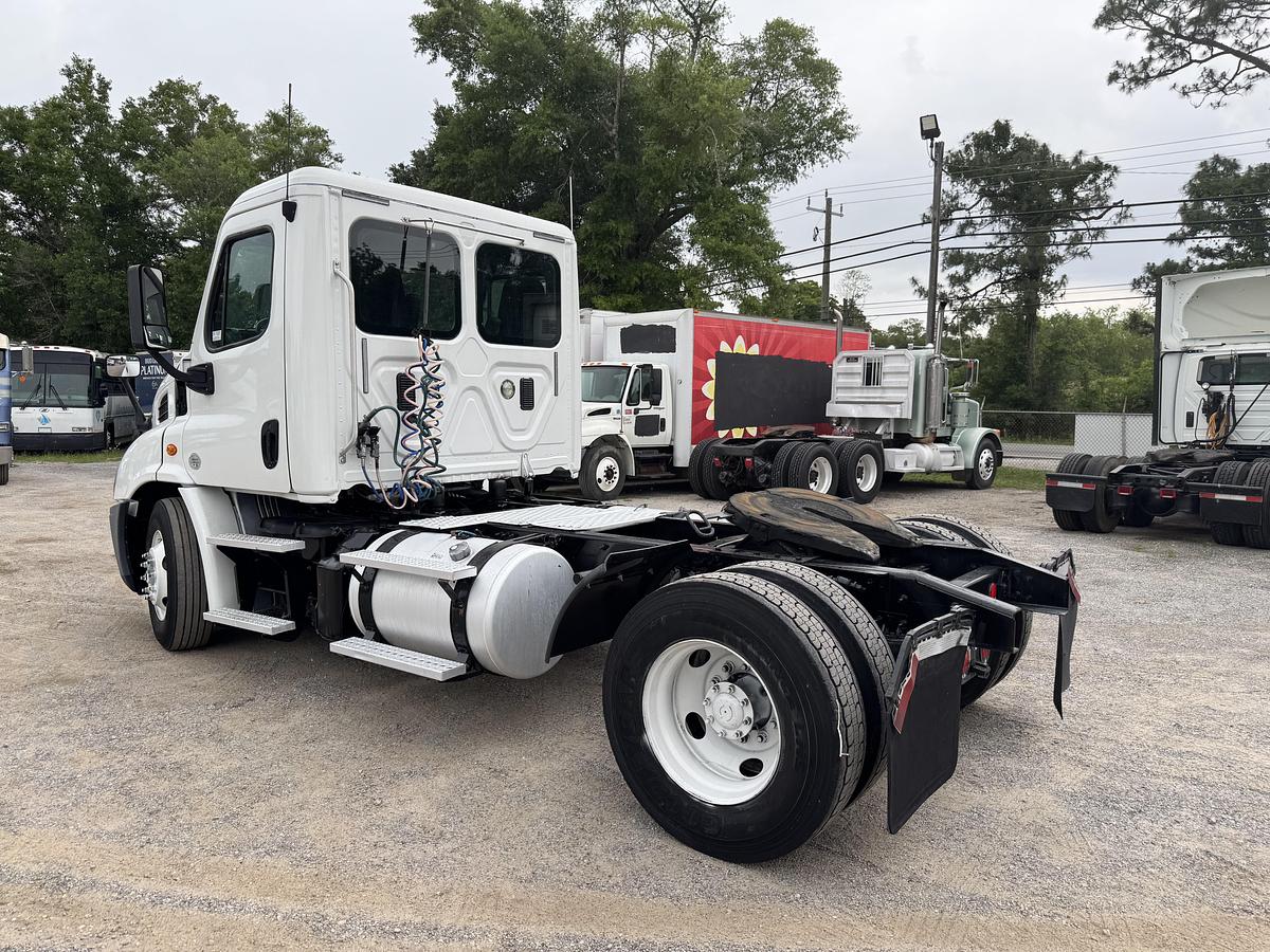Used 2016 Freightliner® CASCADIA