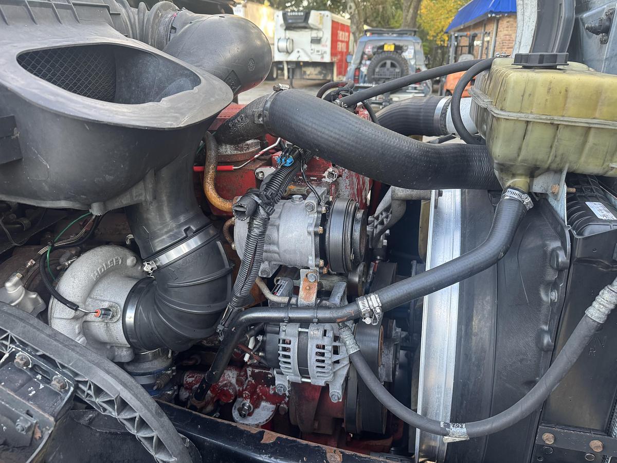 Used 2005 VOLVO VNL 780