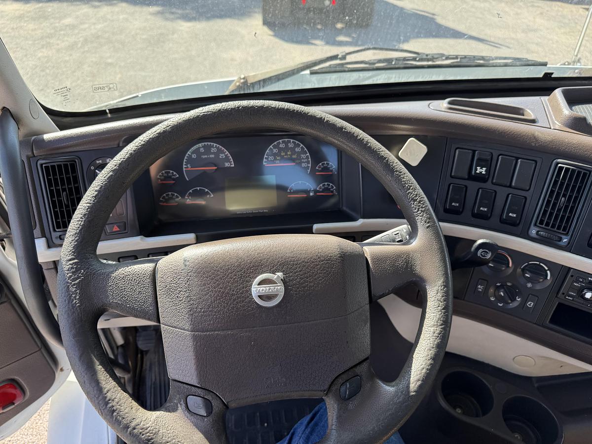 Used 2012 VOLVO VNM 64T