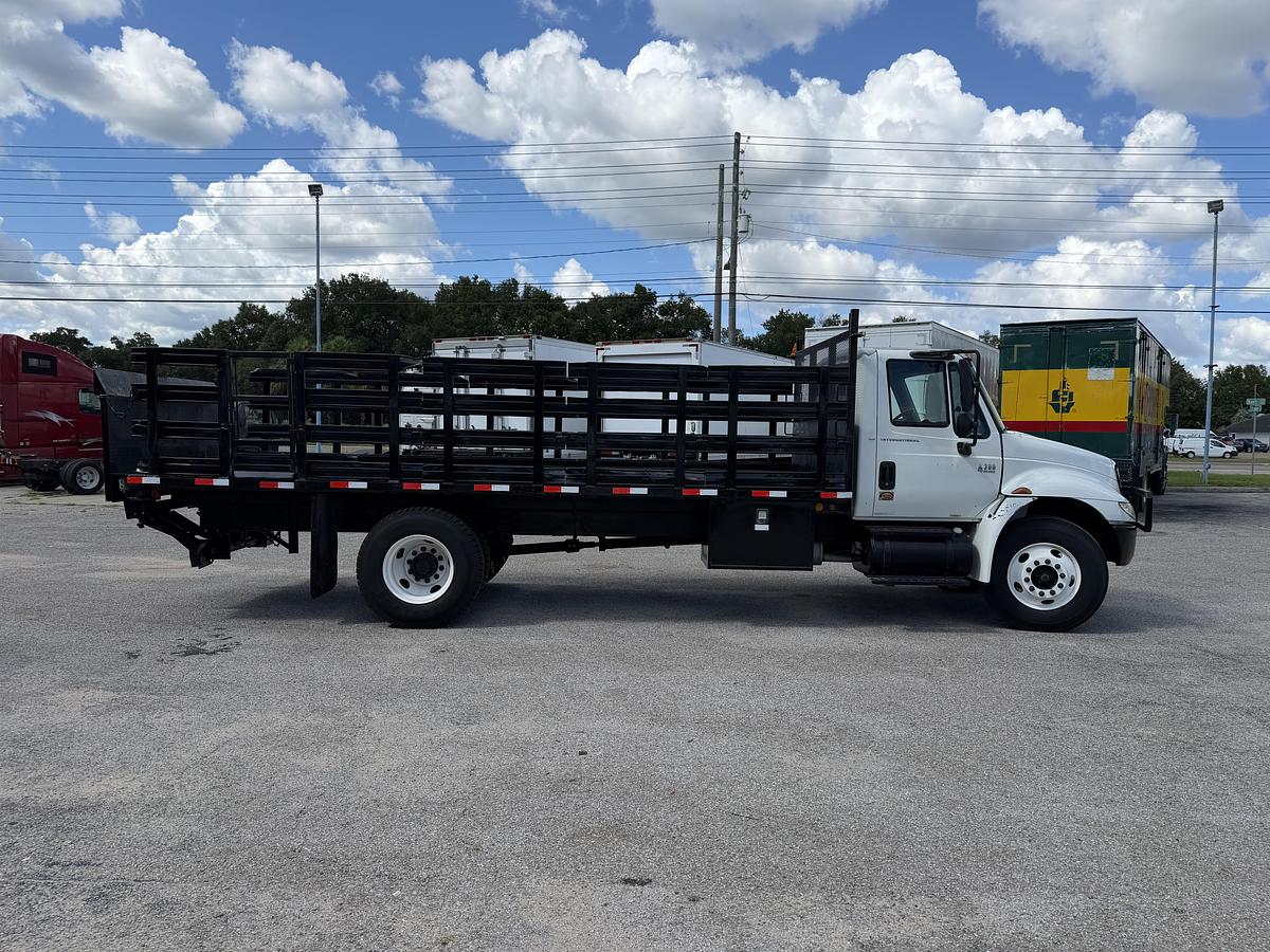 Used 2004 INTERNATIONAL 4300
