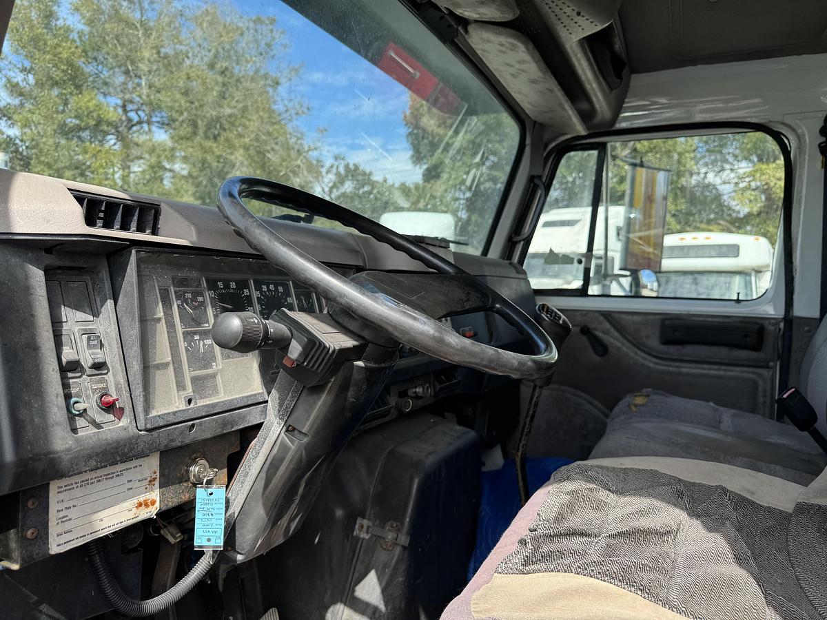 Used 2000 INTERNATIONAL 4900