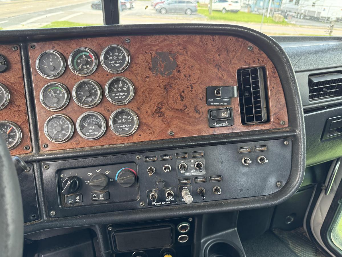 Used 2005 Peterbilt 378