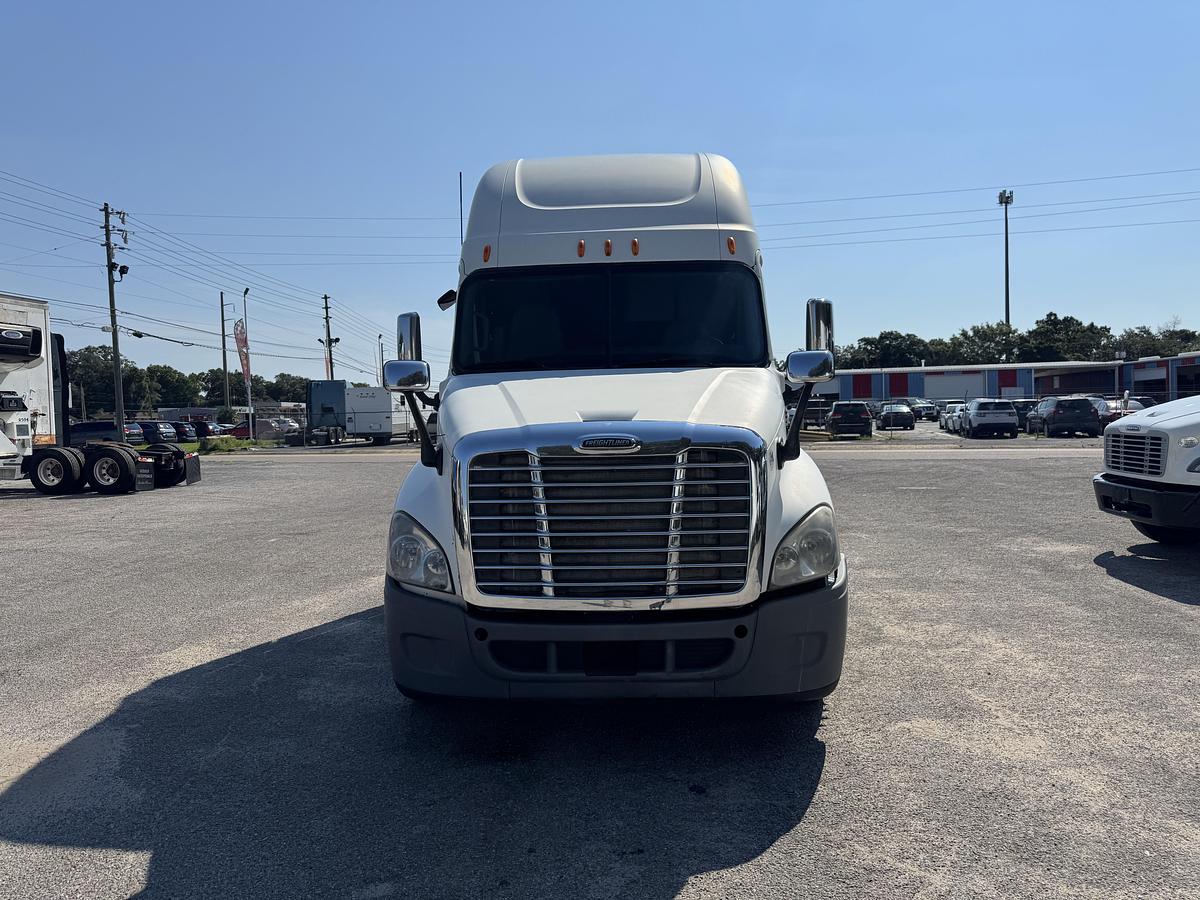 Used 2010 Freightliner® CASCADIA