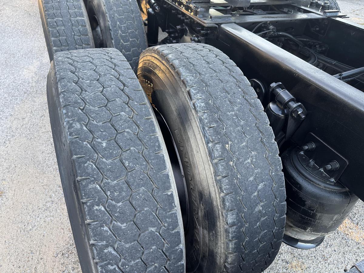 Used 2005 Freightliner® COLUMBIA