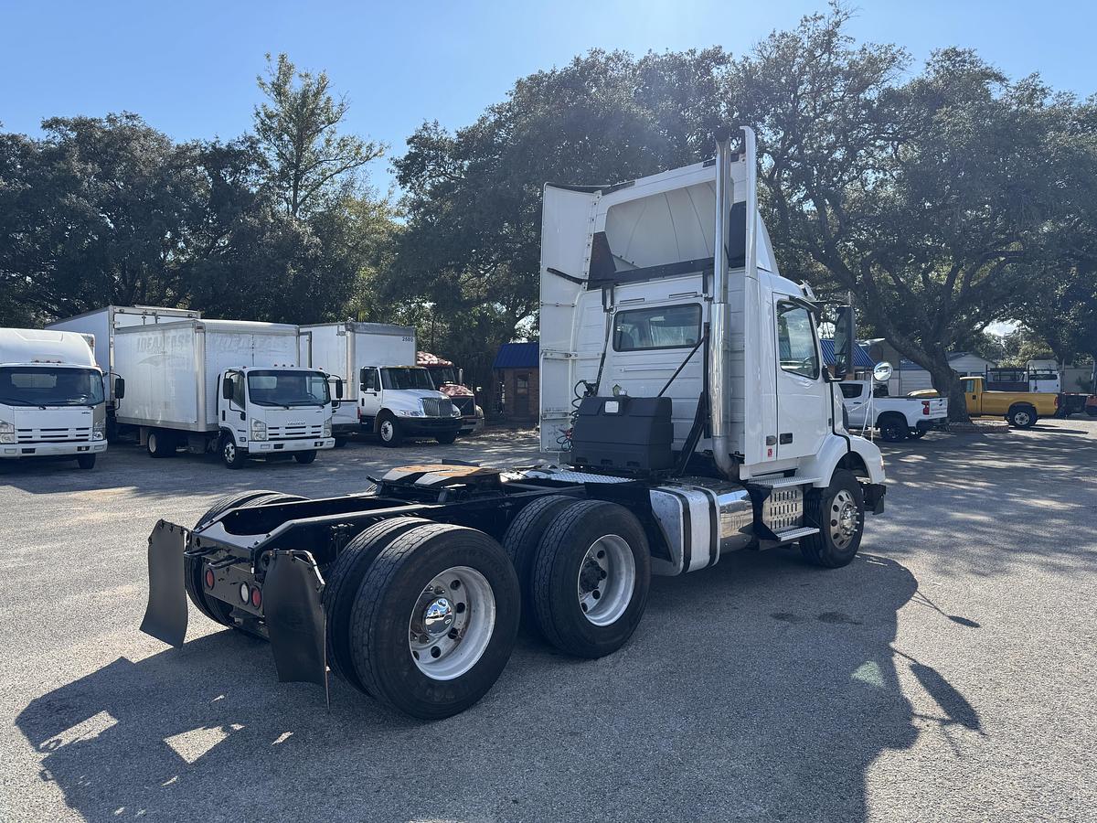 Used 2013 VOLVO VNM 64T