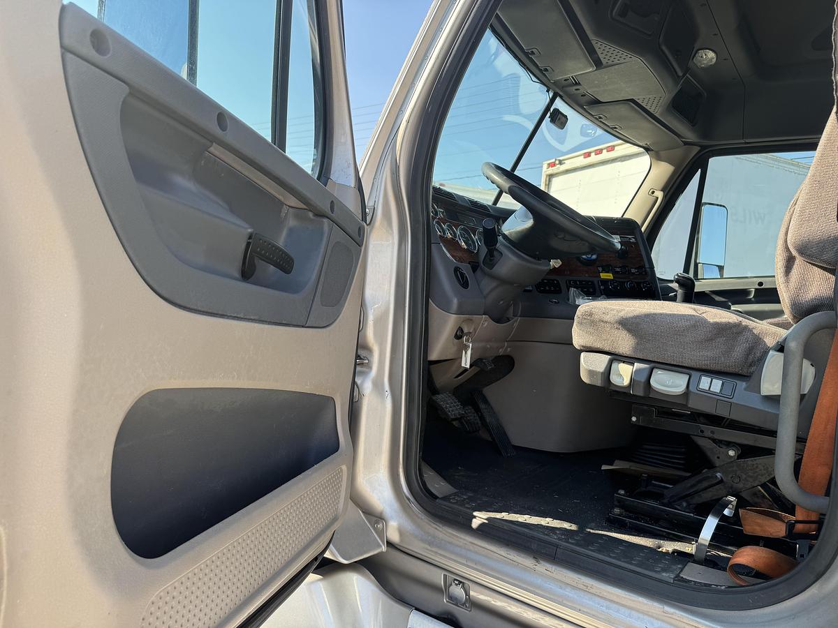 Used 2013 Freightliner® CASCADIA