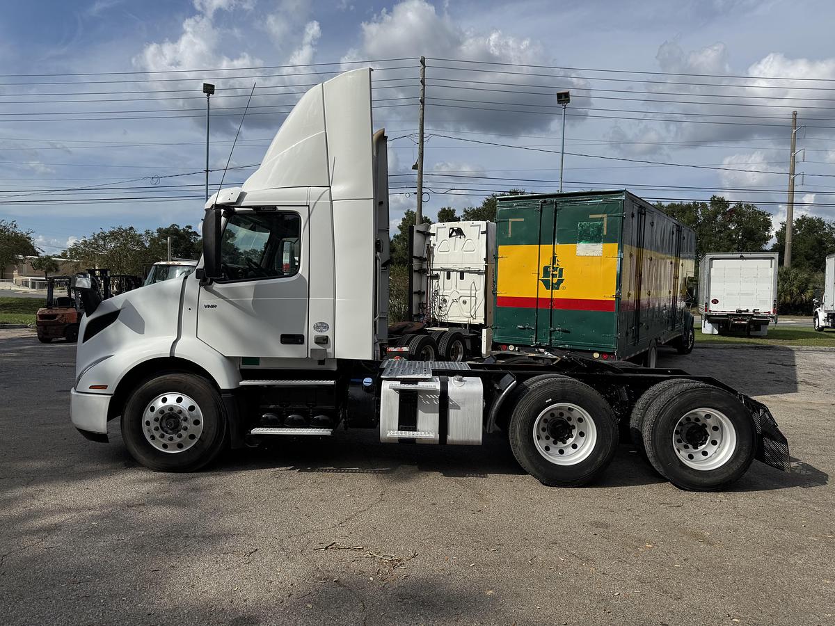 Used 2020 VOLVO VNR