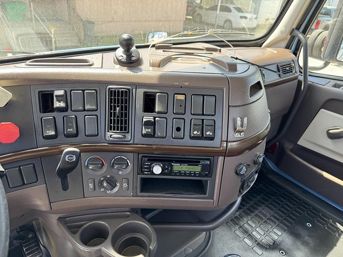 Used 2014 VOLVO VNL64T