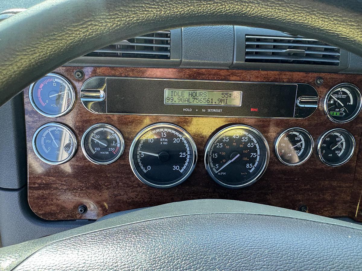 Used 2013 Freightliner® CASCADIA