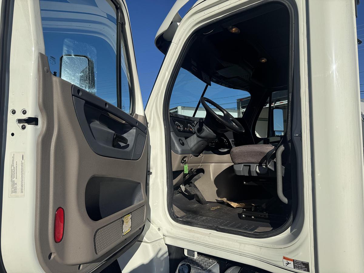 Used 2019 Freightliner® CASCADIA