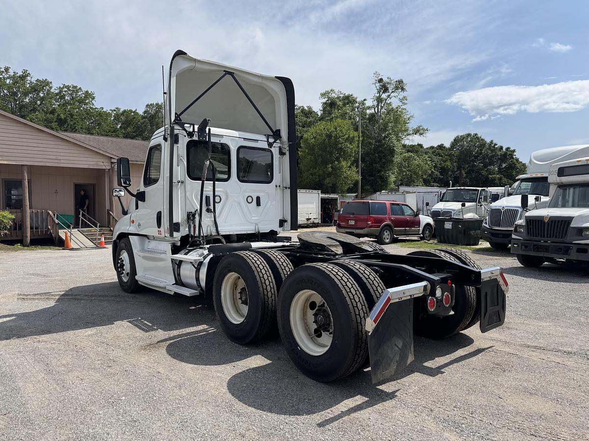 Used 2019 Freightliner® CASCADIA