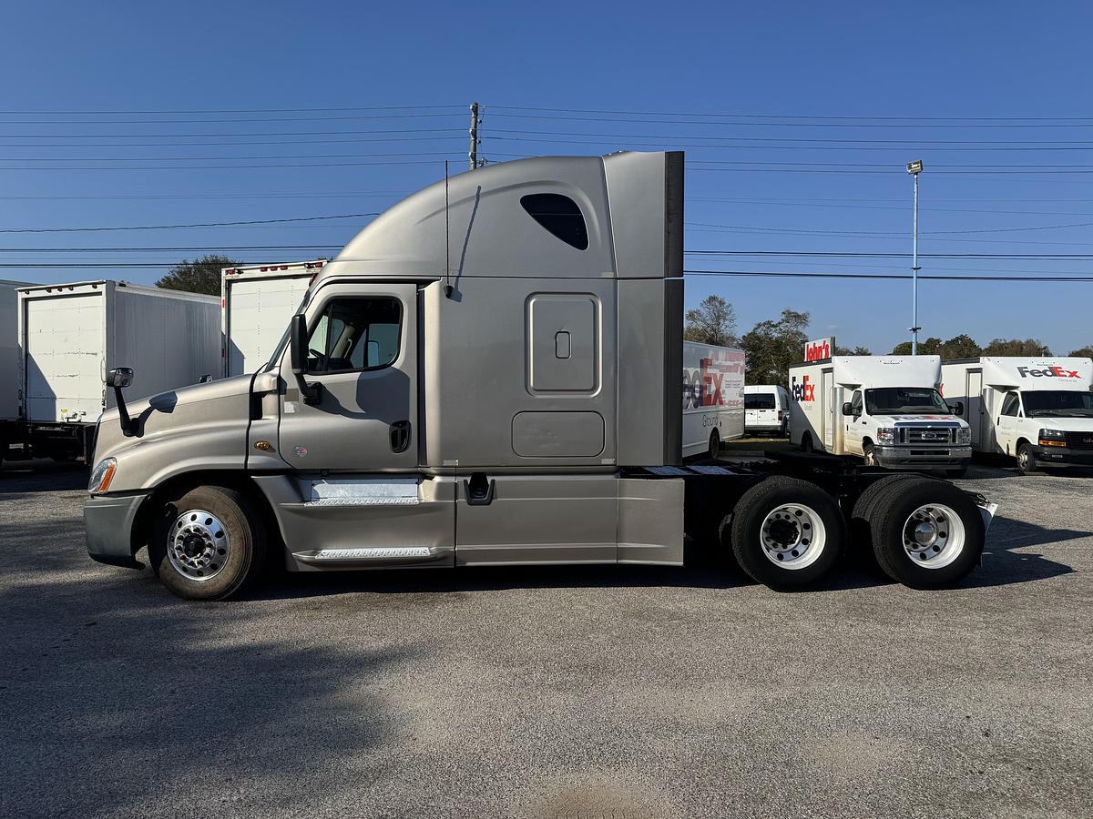 Used 2013 Freightliner® CASCADIA