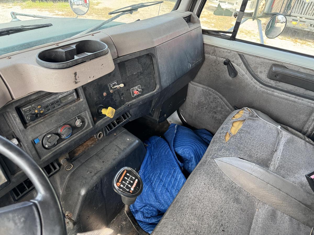 Used 2000 INTERNATIONAL 4900