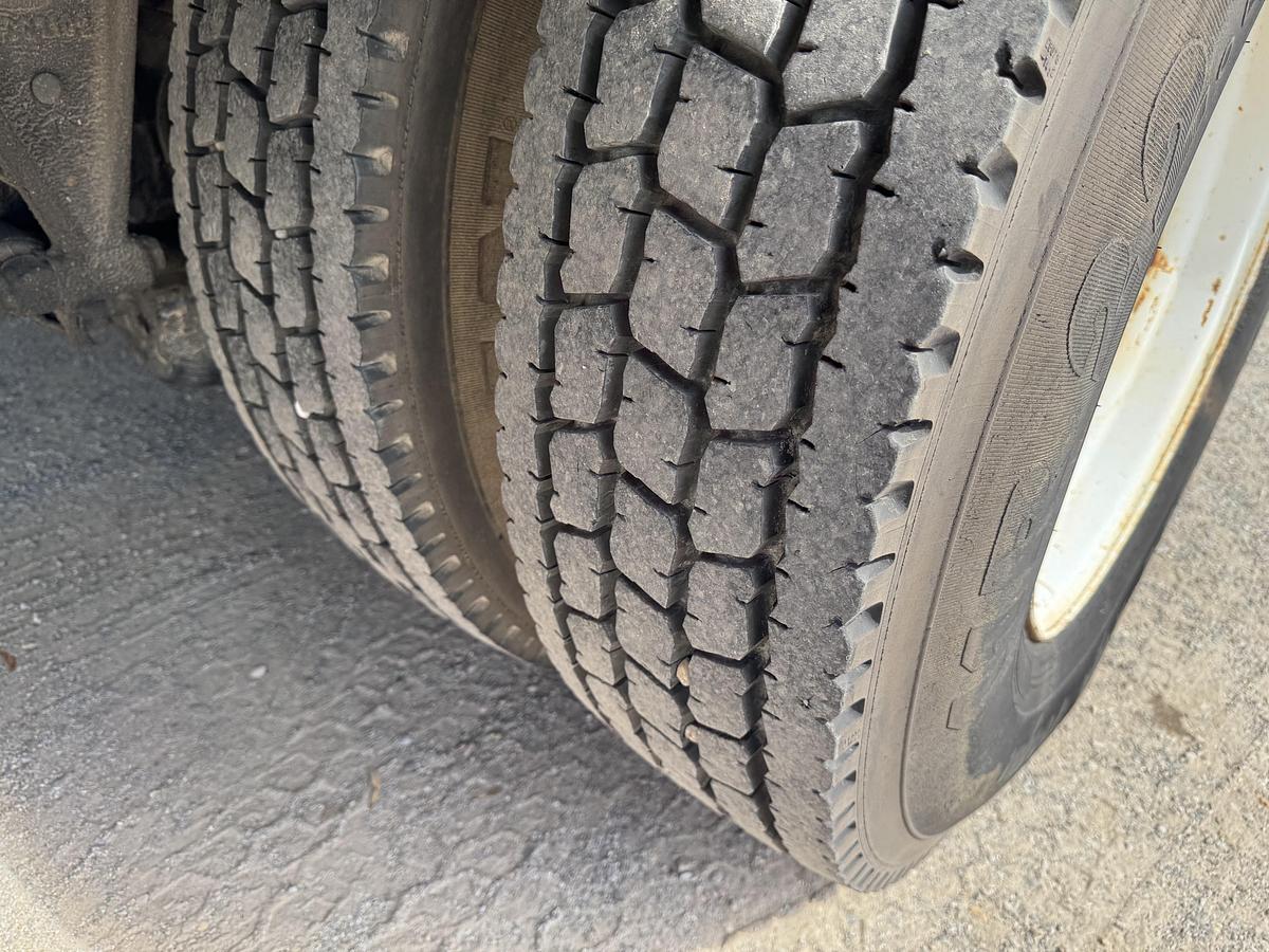 Used 2000 INTERNATIONAL 4900