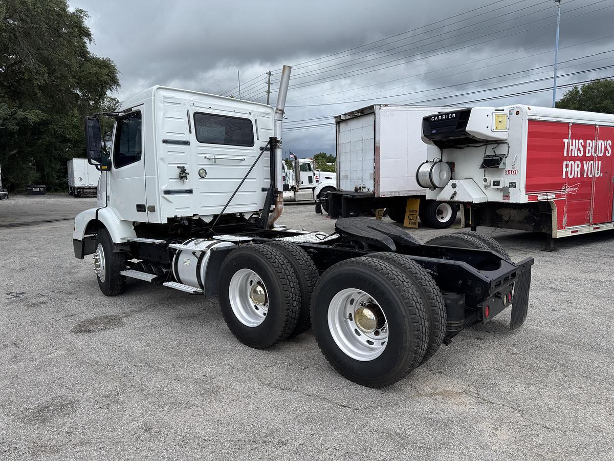 Used 2010 VOLVO VNM64T