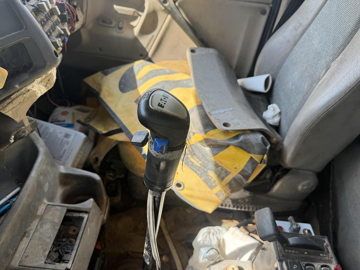 Used 2006 STERLING LT9500