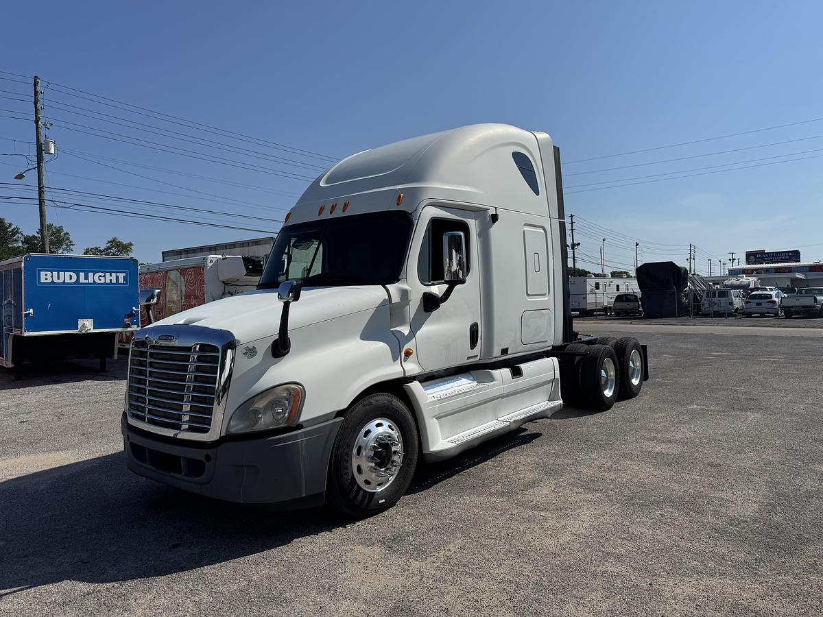 Used 2010 Freightliner® CASCADIA