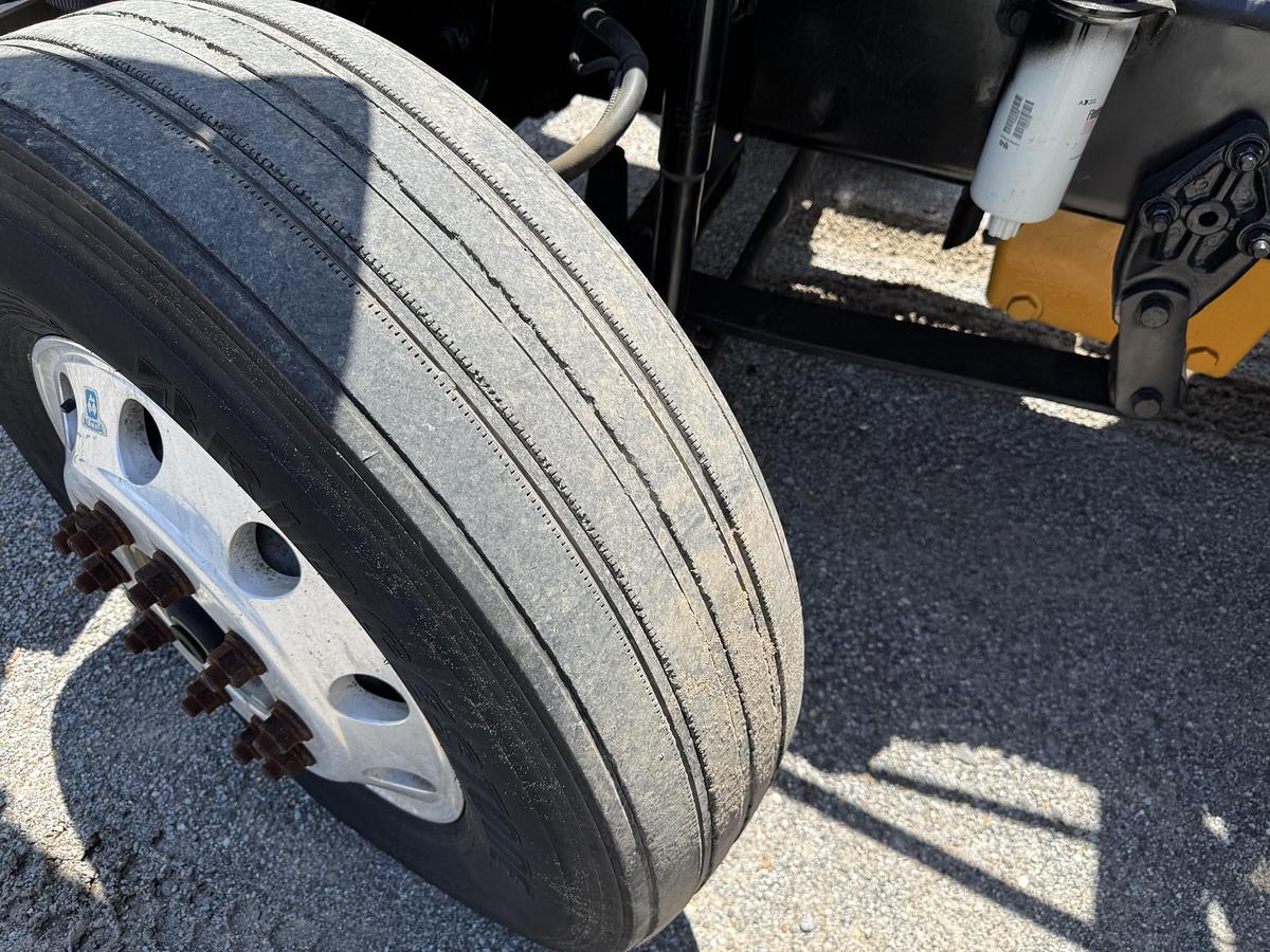 Used 2006 Freightliner® CLASSIC XL