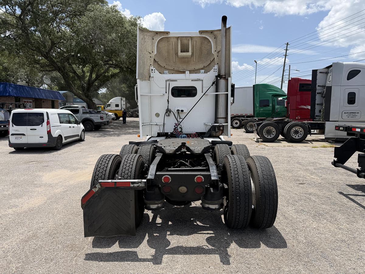 Used 2000 Freightliner FLD 120