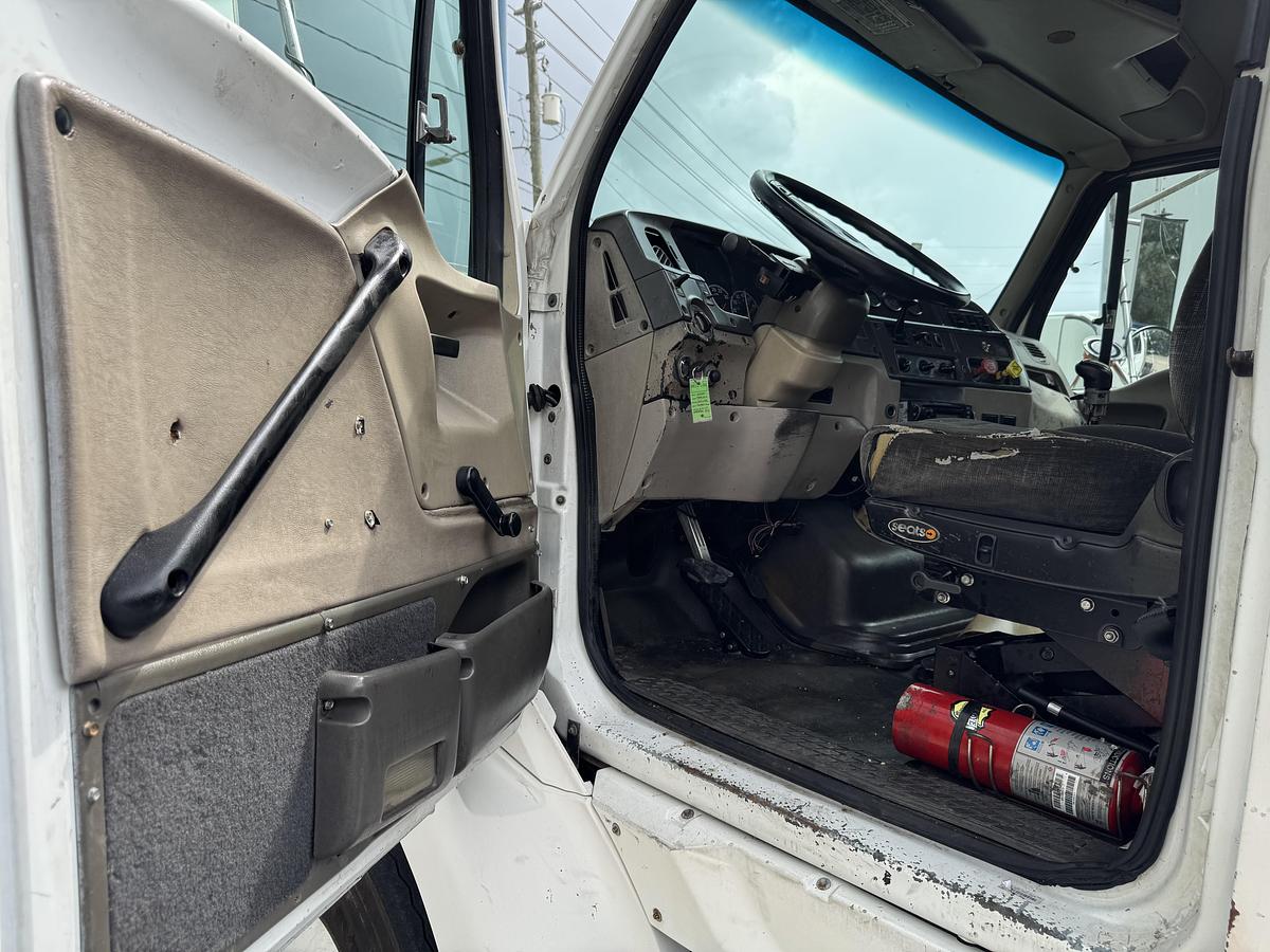 Used 2005 STERLING 9500