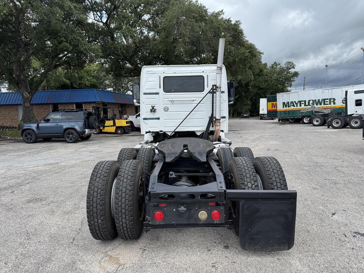 Used 2010 VOLVO VNM64T