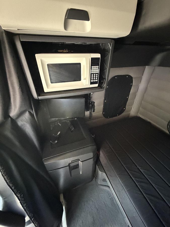 Used 2019 Freightliner CASCADIA 126