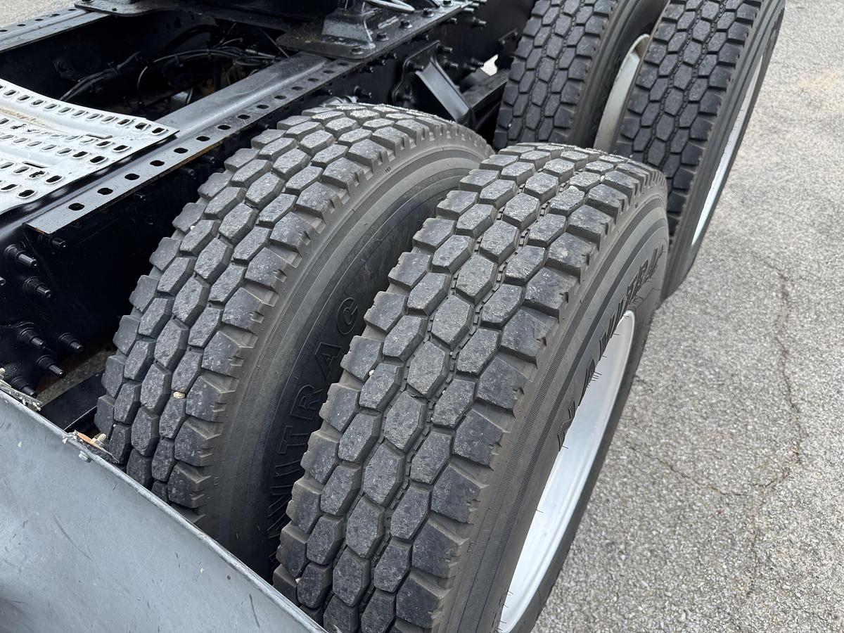 Used 2010 VOLVO VNM64T