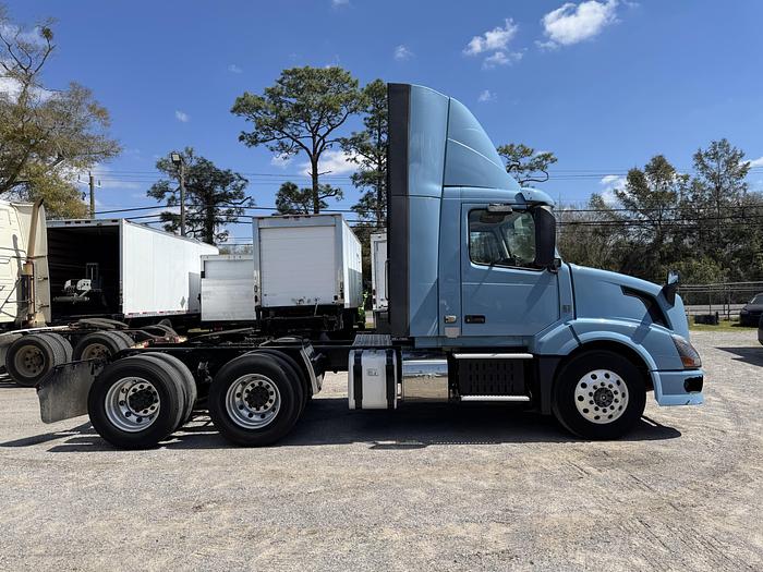 Used 2014 VOLVO VNL64T