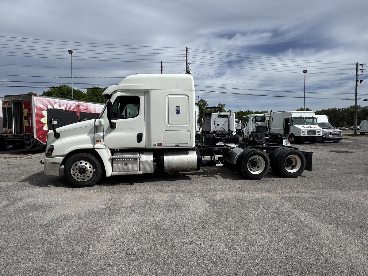 Used 2016 Freightliner® CASCADIA