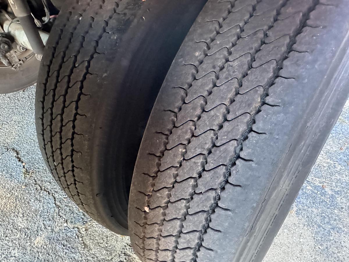 Used 2005 GREAT DANE 53FT DRYVAN TRAILERS WITH LIFTGATES