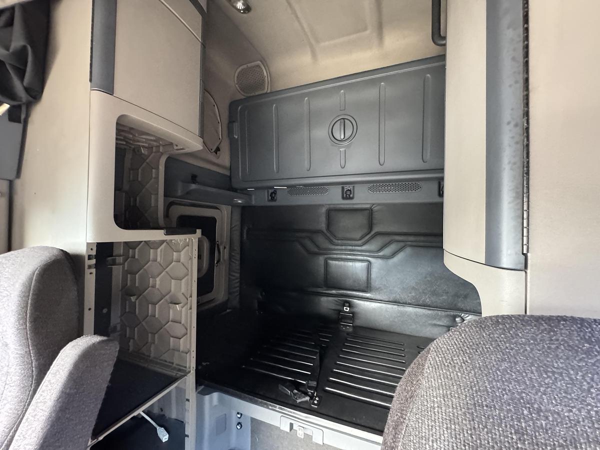 Used 2013 Freightliner CASCADIA