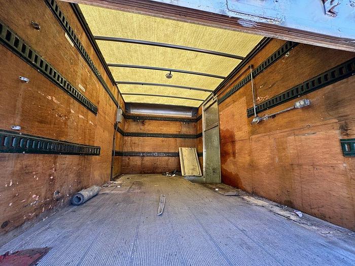 Used 2007 FREIGHTLINER M2 106