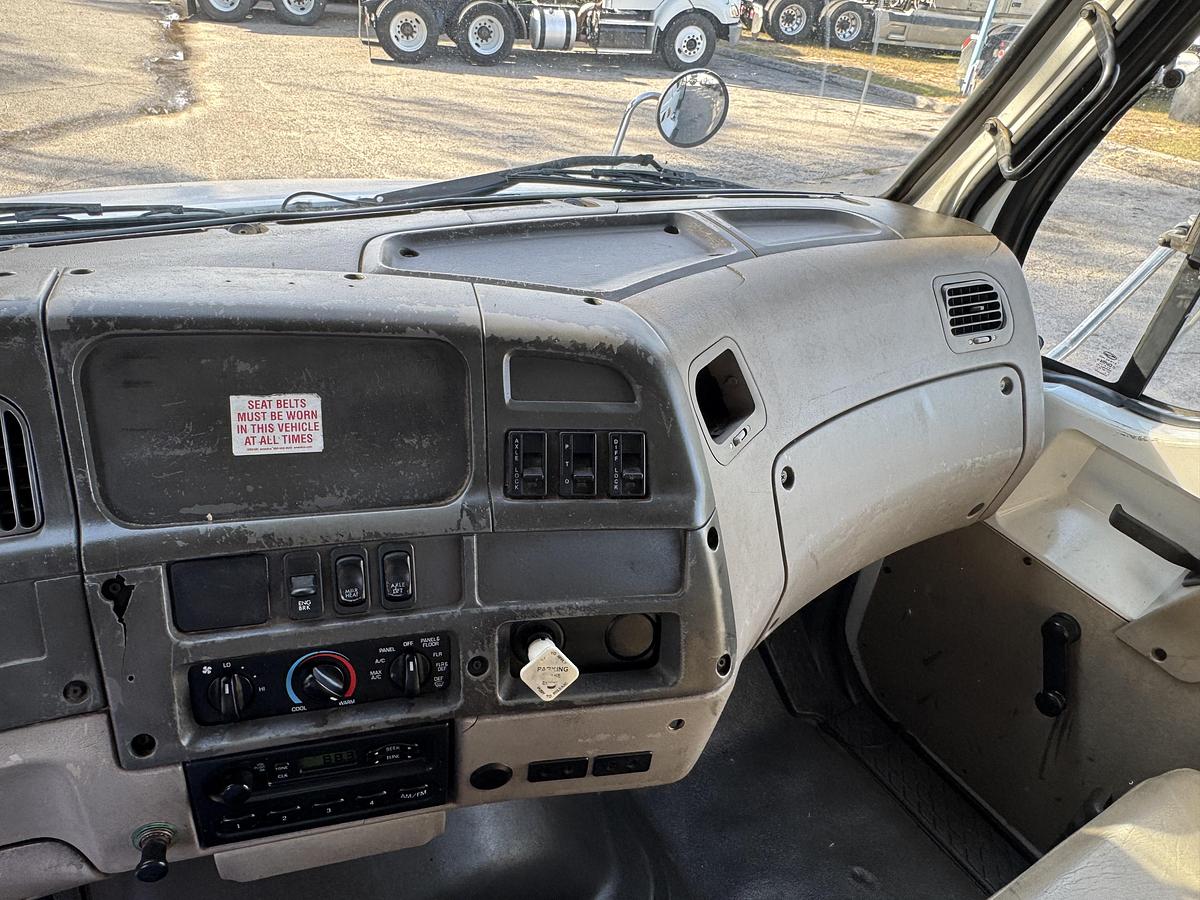 Used 2006 STERLING LT9513