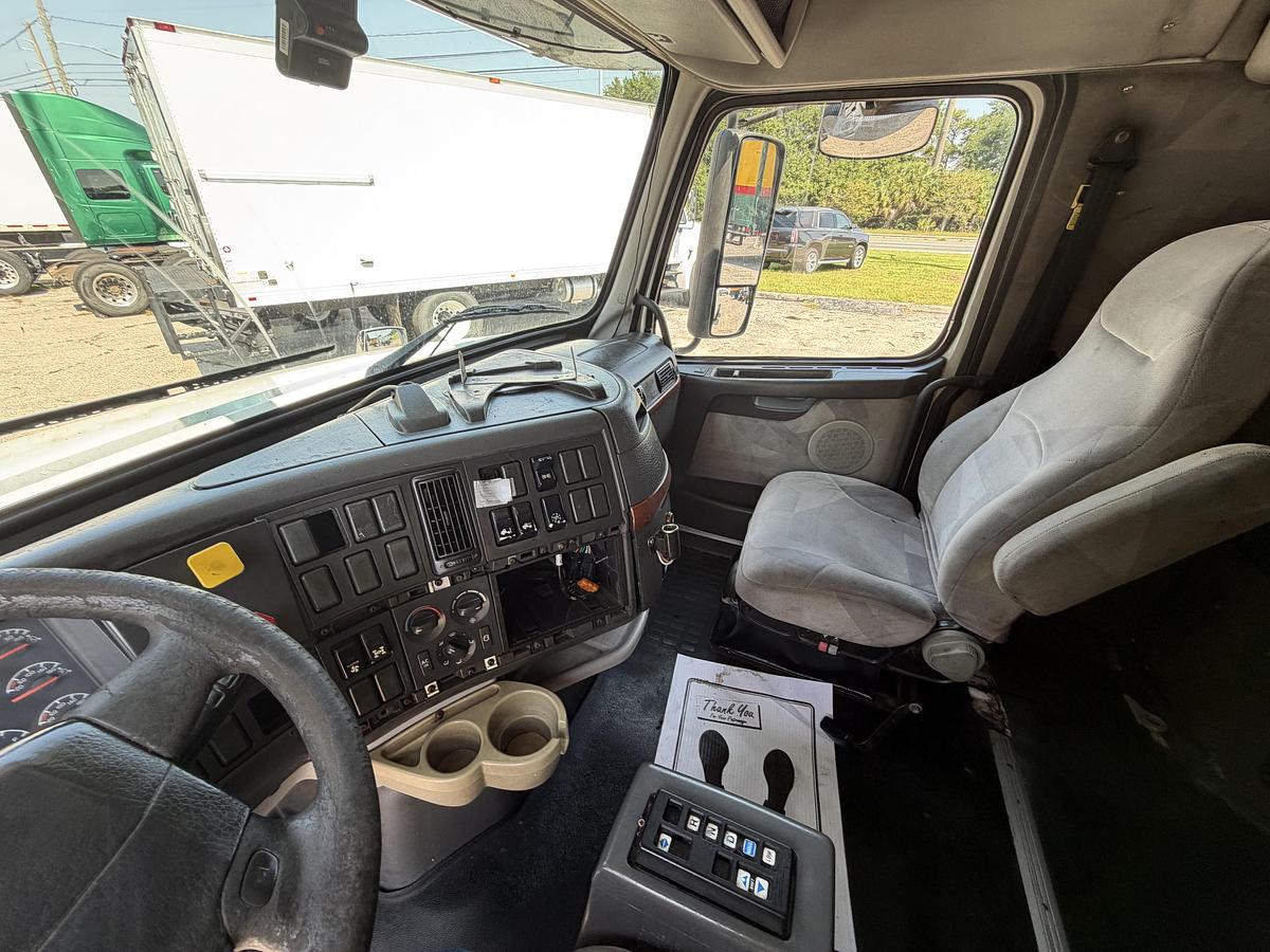 Used 2007 VOLVO VNL