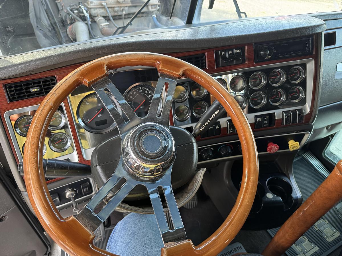 Used 2007 KENWORTH W900L