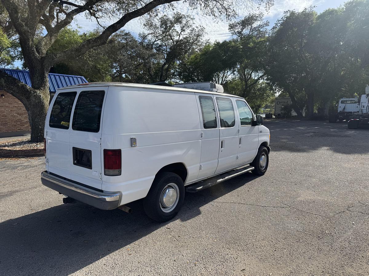 Used 2006 FORD ECONOLINE VAN E-150