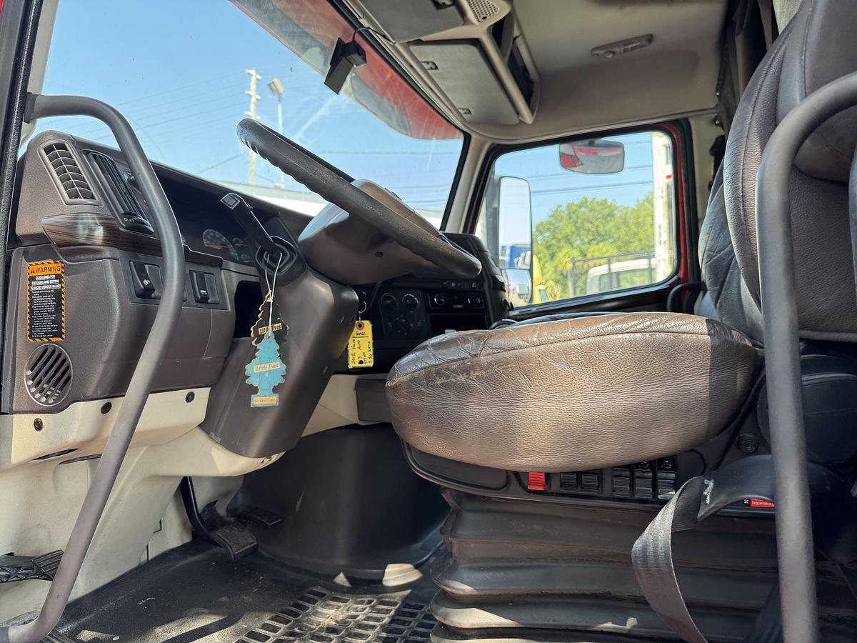 Used 2013 VOLVO VNL 64T