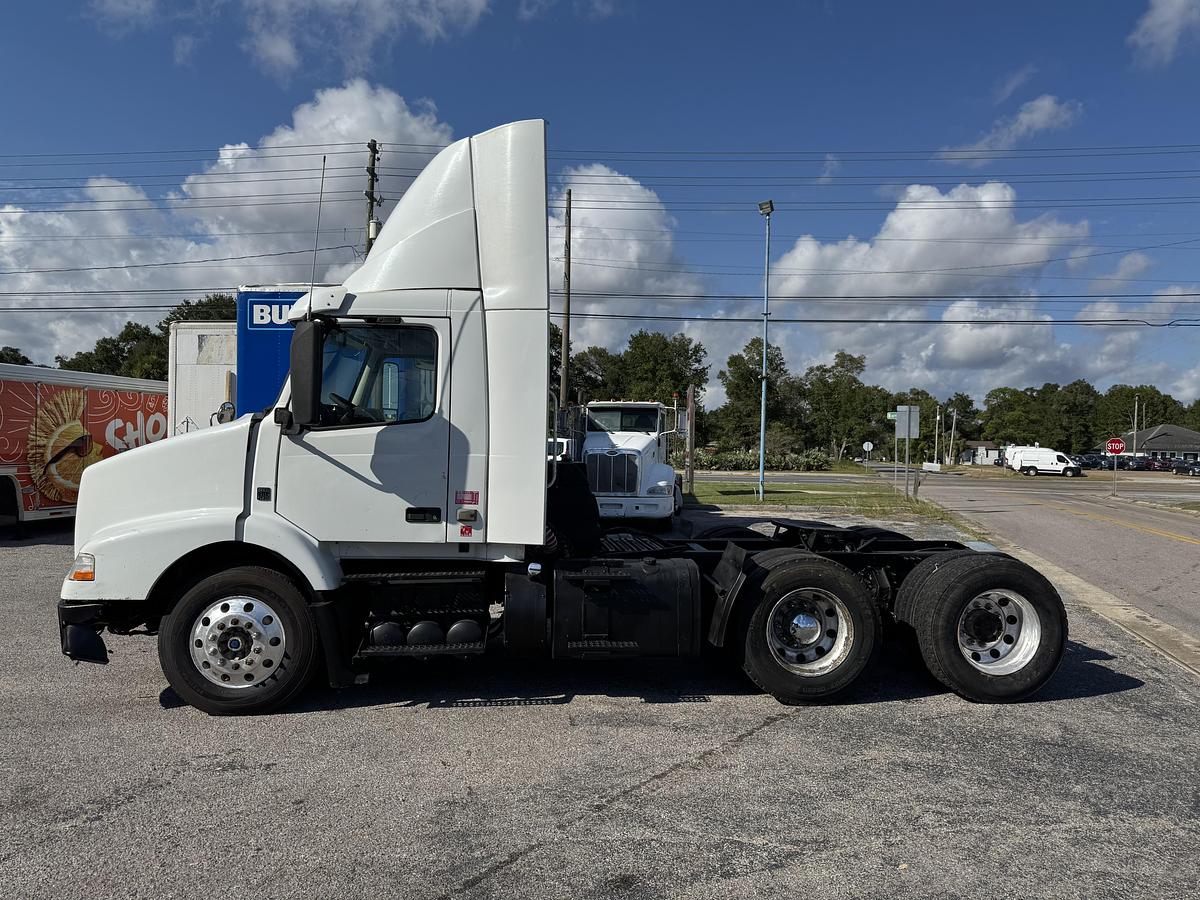 Used 2012 VOLVO VNM 64T