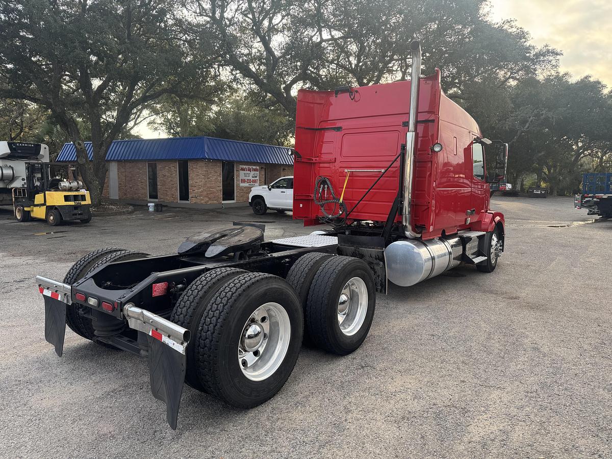 Used 2013 VOLVO VNL 64T