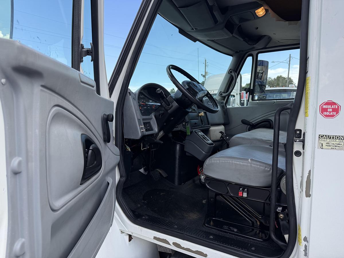 Used 2004 INTERNATIONAL 4300