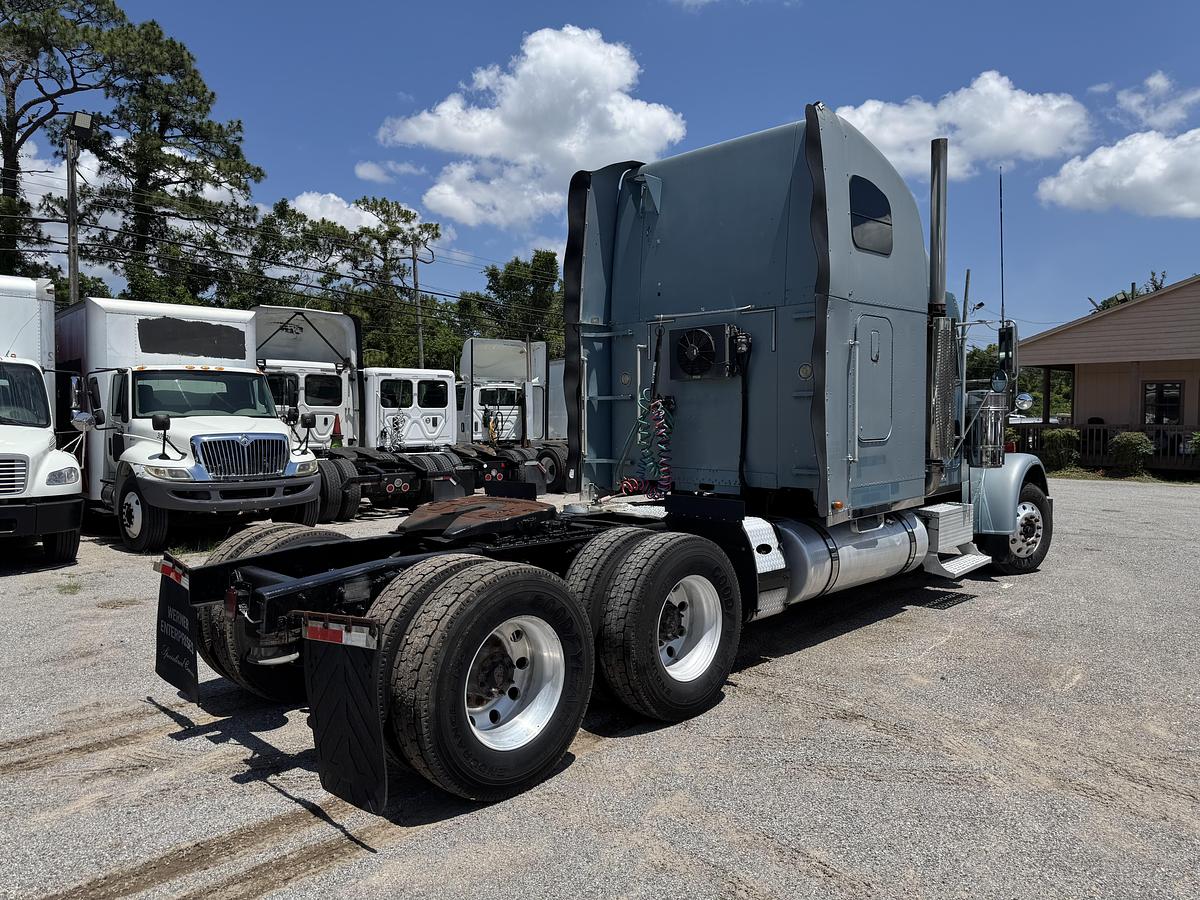 Used 2006 Freightliner® CLASSIC XL