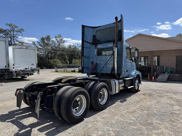 Used 2014 VOLVO VNL64T