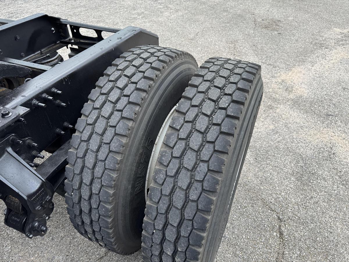 Used 2010 VOLVO VNM64T