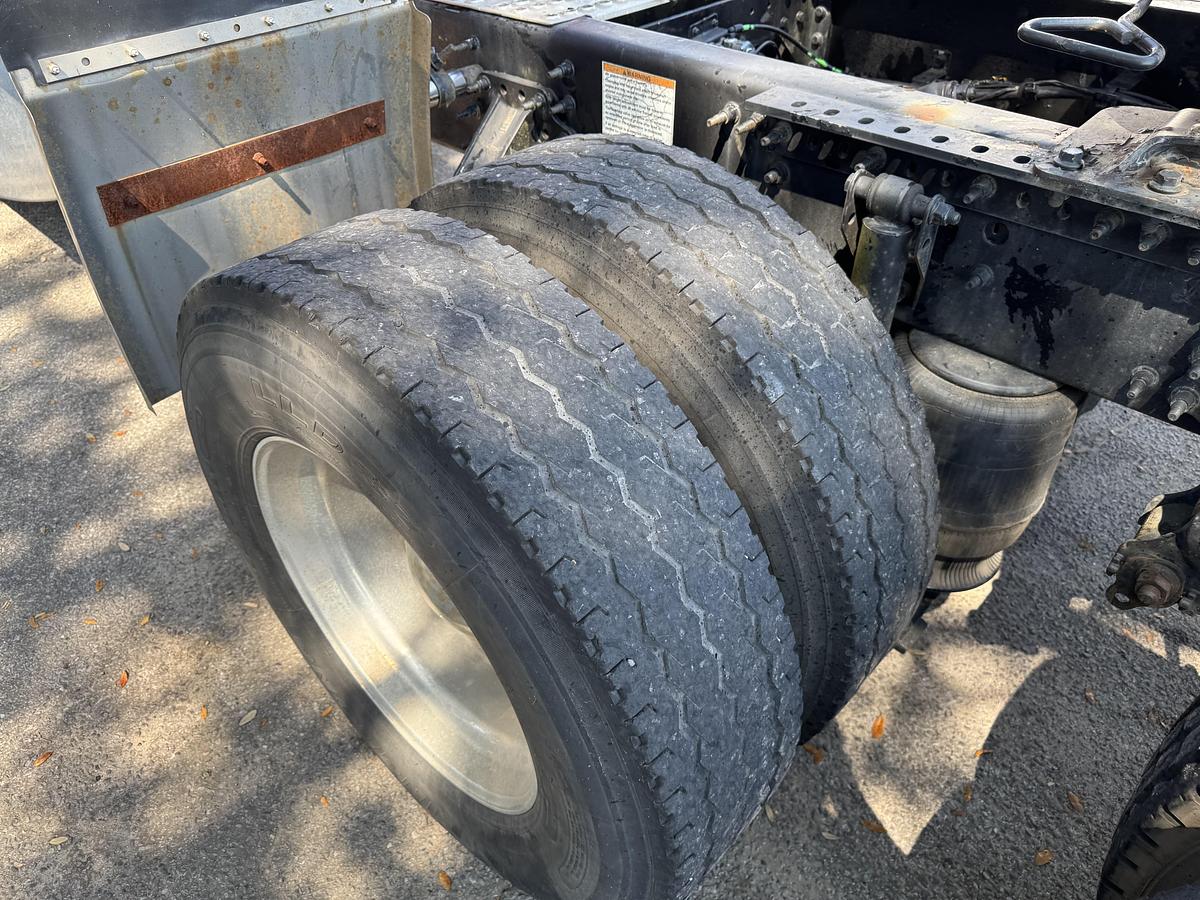 Used 2013 VOLVO VNL 64T