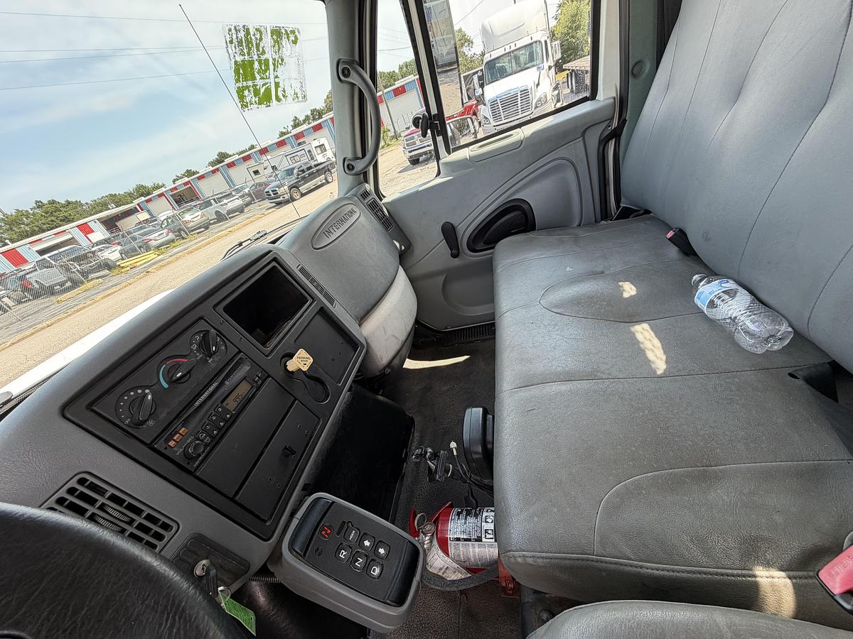 Used 2004 INTERNATIONAL 4300
