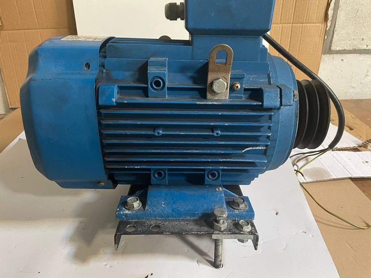 Used VECTOR AANDRIJFTECHNIEK B.V. 3 ∼ Mot  IEC34 R47 DT80N4