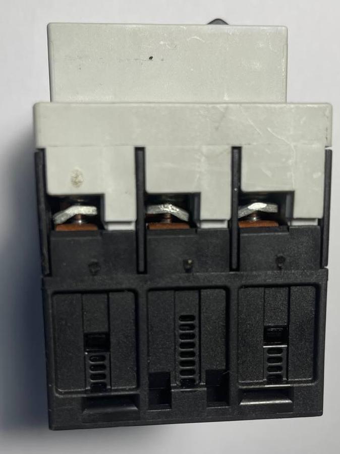 Used SIEMENS Siemens 3RV1011-1DA10 Circuit Breaker